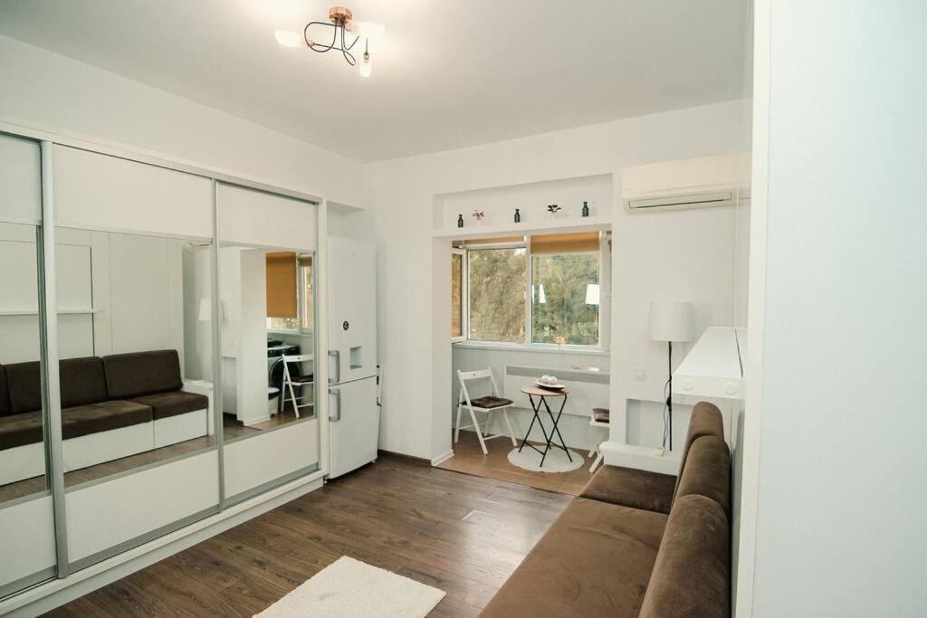 Oasis Studio Central City Bukares Bagian luar foto