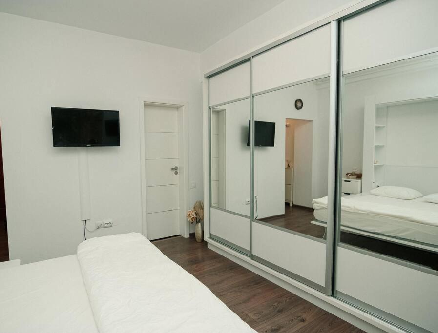 Oasis Studio Central City Bukares Bagian luar foto